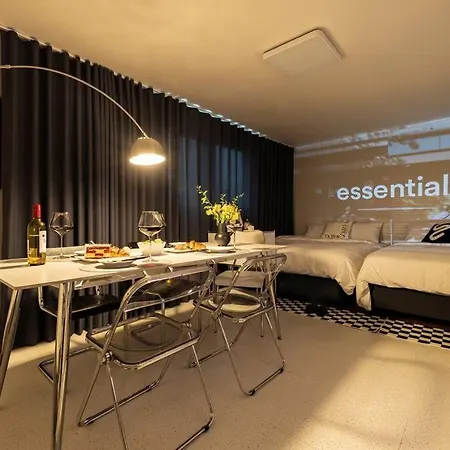 Luxury Gallery Stay